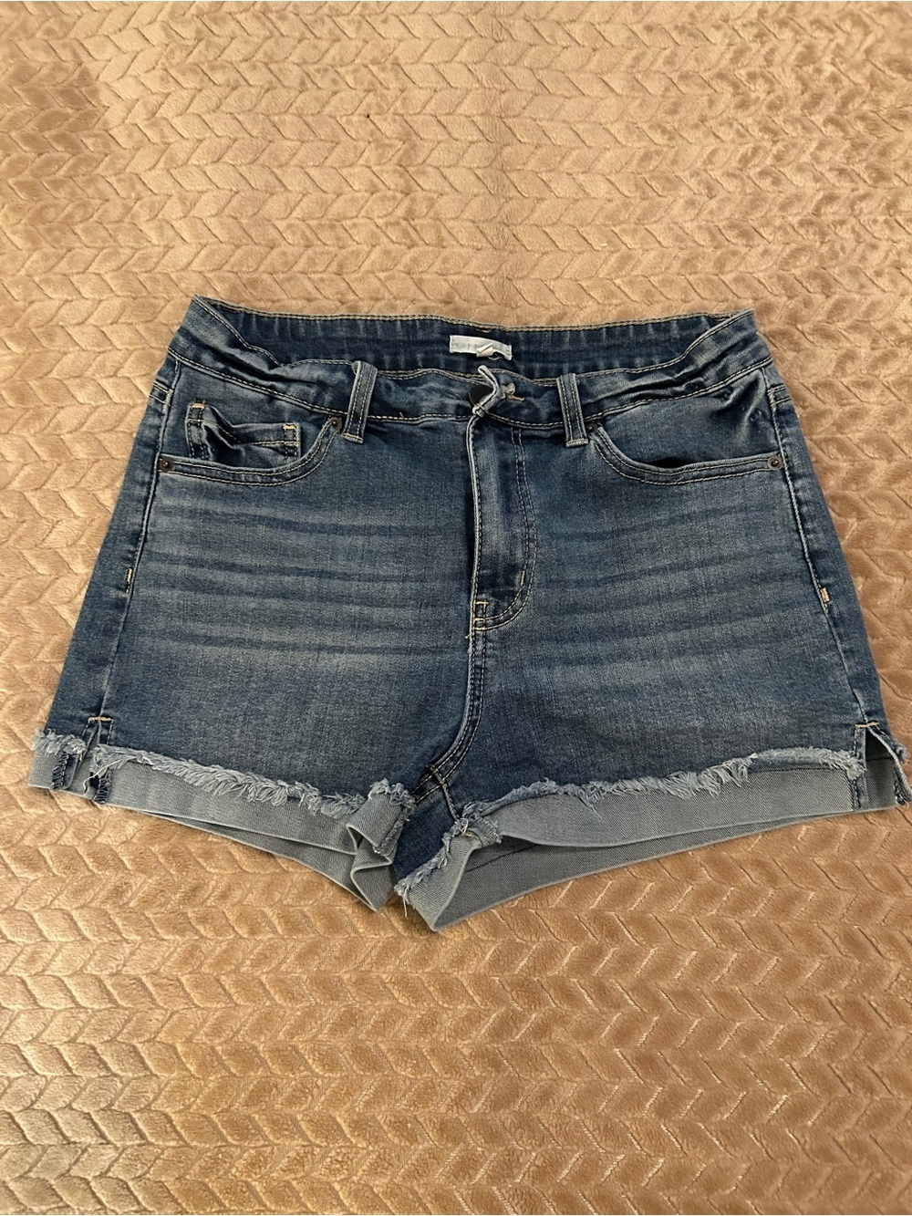 Copper Key Medium Wash Denim Frayed-Hem Women's Shorts